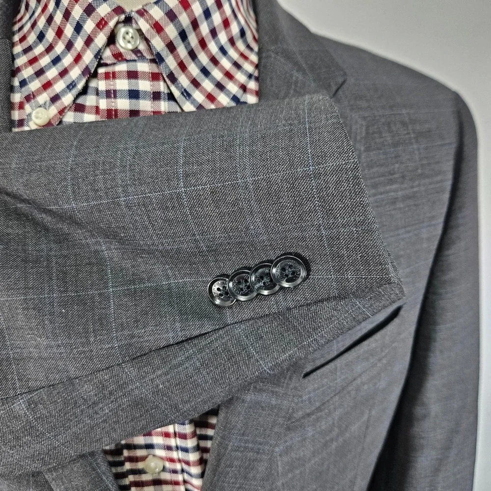 Tommy Hilfiger Men's Sport Coat Blazer Two Button Gray Plaid Wool Blend Size 44R